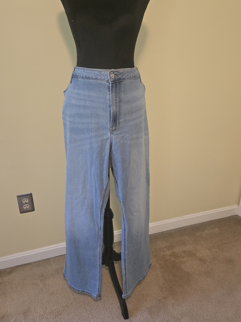 NWT Old Navy Light Blue Wide-Leg Jeans